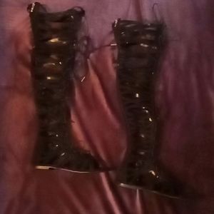 Size 8 Fashion Nova, over the knee, lace up gladiator sandals. Zip up in back